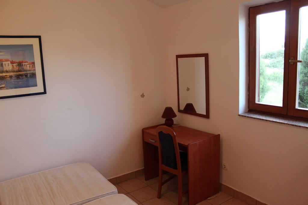 Apartments Marszalek Novalja Quarto foto